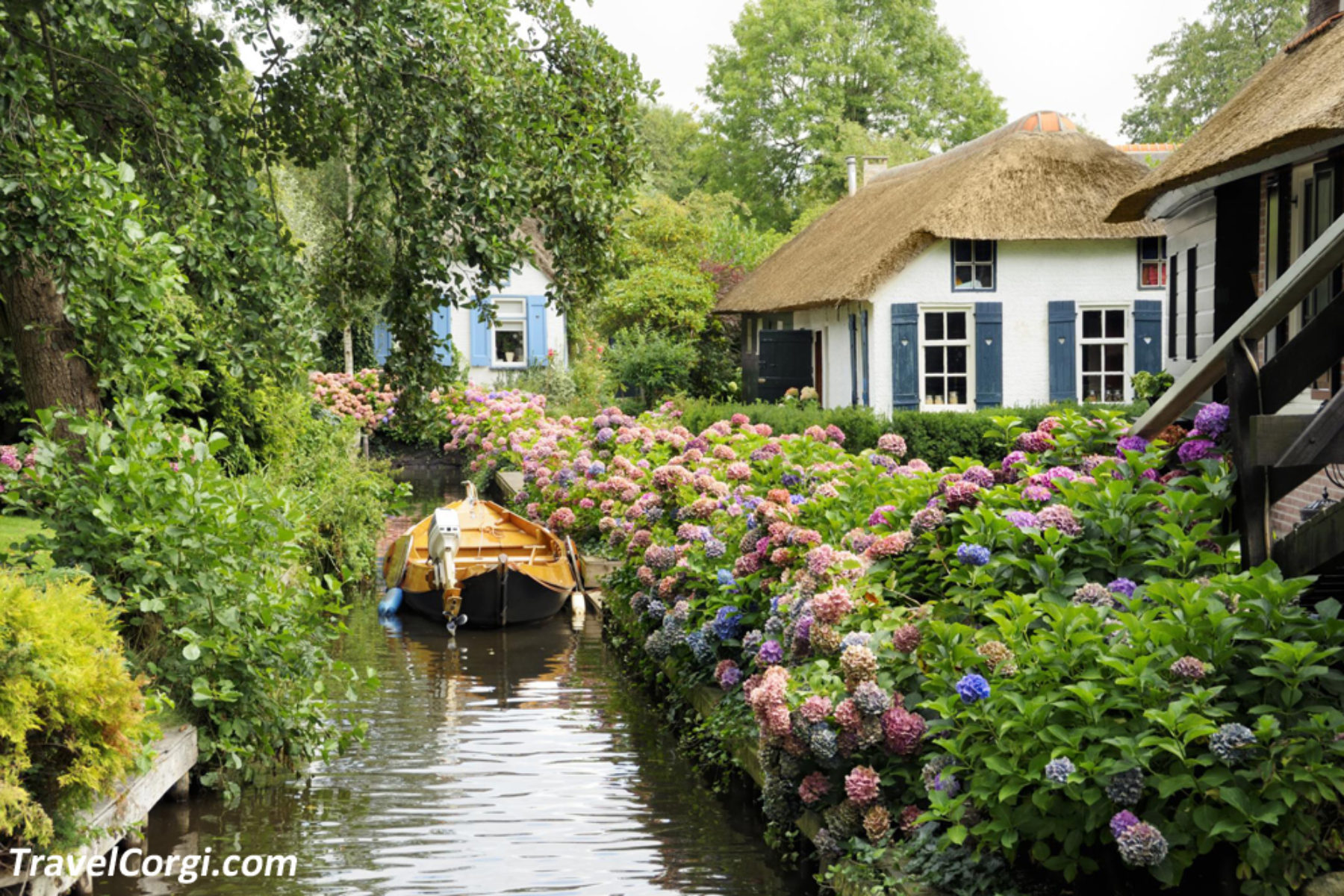 Giethoorn Canals And Boat
