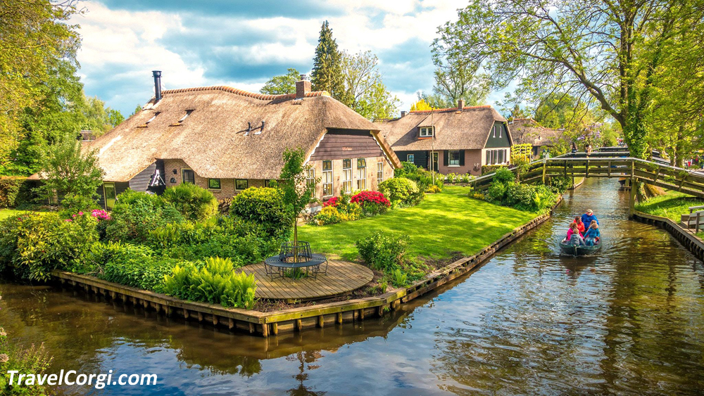 Most Beautiful Villages In The Netherlands - Giethoorn